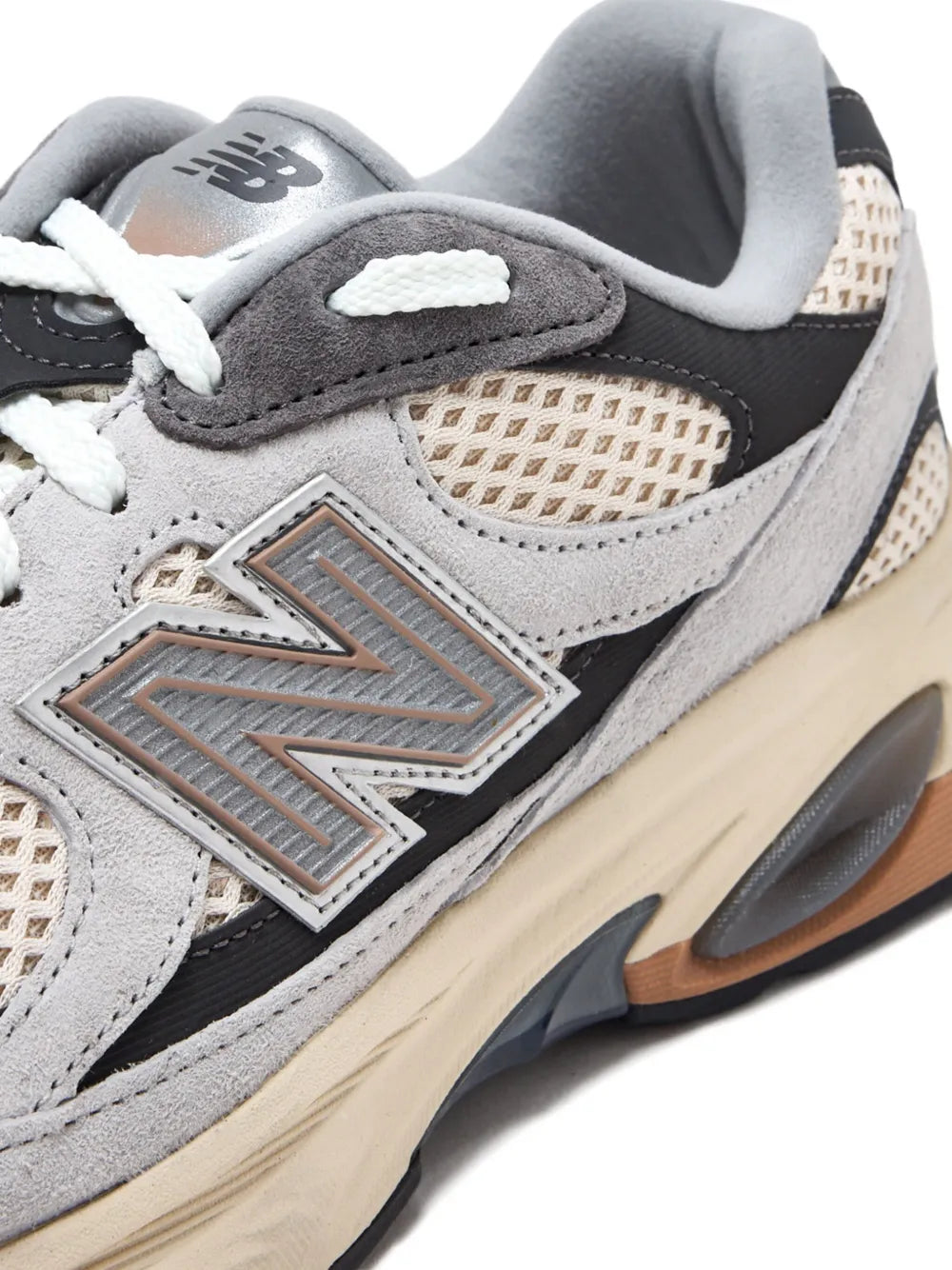 New Balance 2010 Panelled Low-Top Sneakers Grazuv Mart