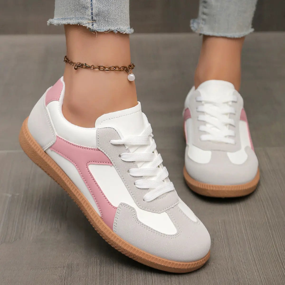 Autumn New Style Flat-Soled Casual Outdoor Non-Slip Lace-Up Lightweight Sneakers For Women.
